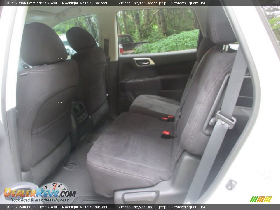2014 Nissan Pathfinder SV AWD Moonlight White / Charcoal Photo #25