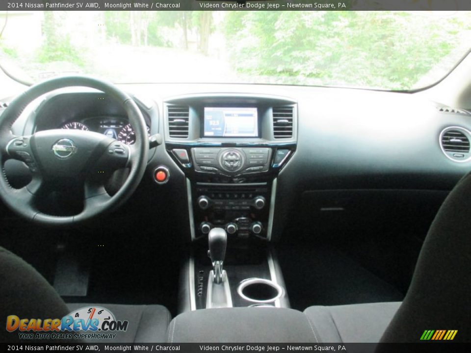 2014 Nissan Pathfinder SV AWD Moonlight White / Charcoal Photo #28