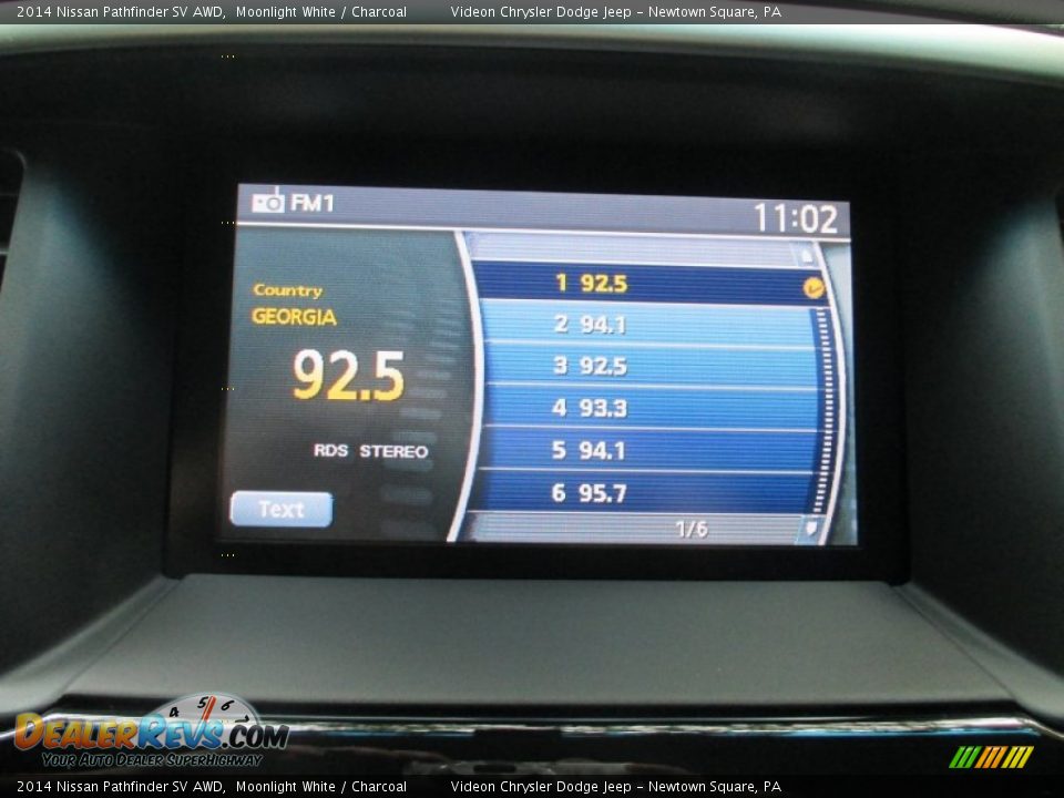 2014 Nissan Pathfinder SV AWD Moonlight White / Charcoal Photo #32