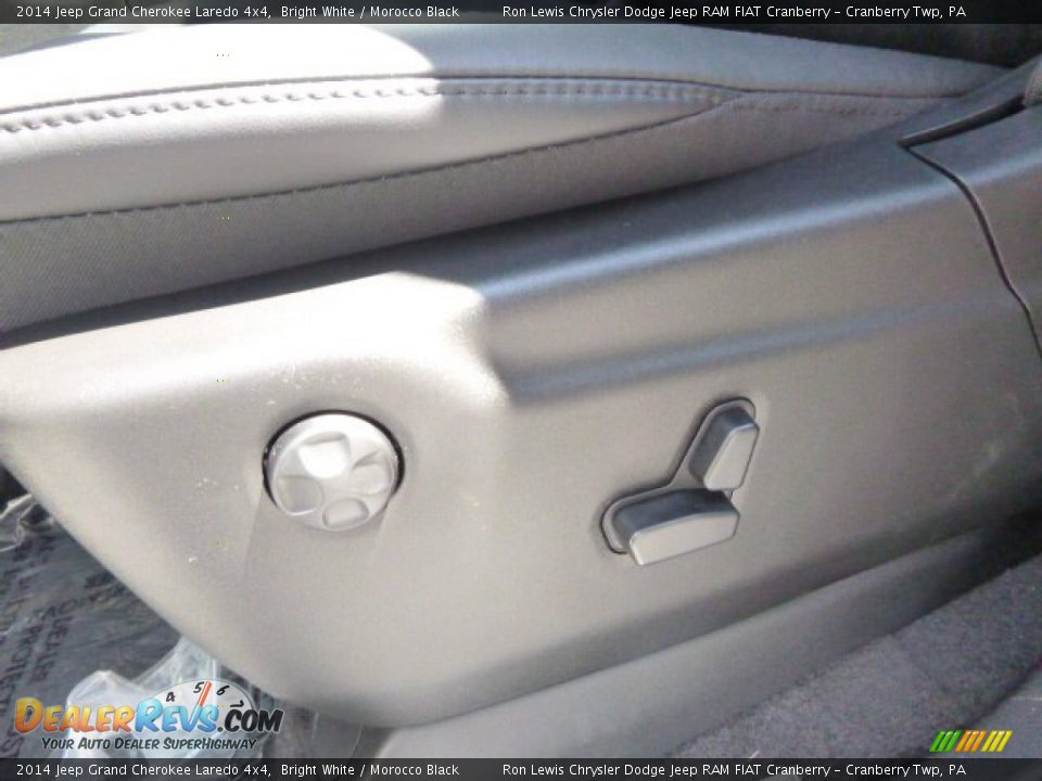 2014 Jeep Grand Cherokee Laredo 4x4 Bright White / Morocco Black Photo #14