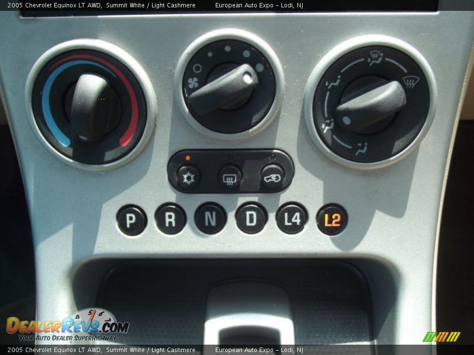 2005 Chevrolet Equinox LT AWD Summit White / Light Cashmere Photo #17