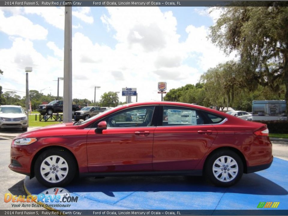 2014 Ford Fusion S Ruby Red / Earth Gray Photo #2