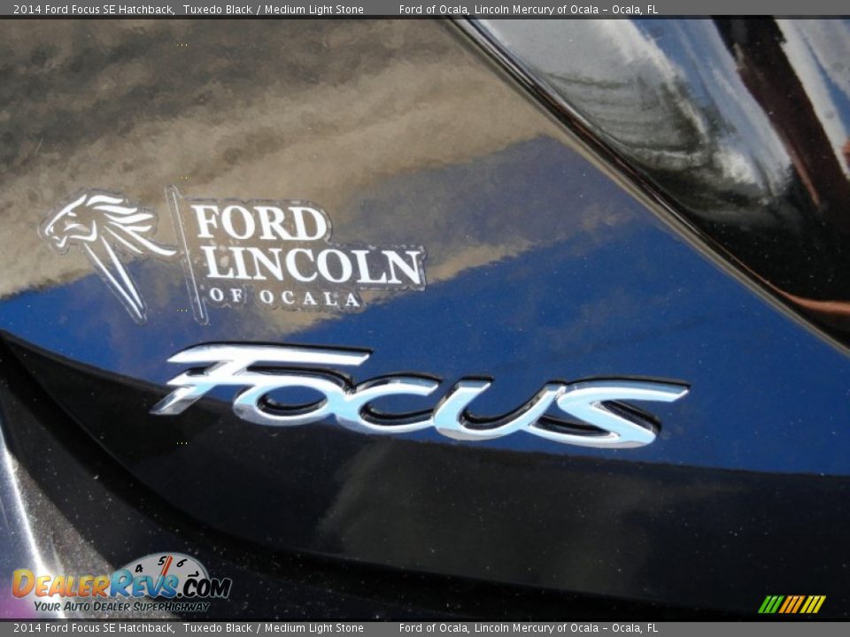 2014 Ford Focus SE Hatchback Tuxedo Black / Medium Light Stone Photo #4