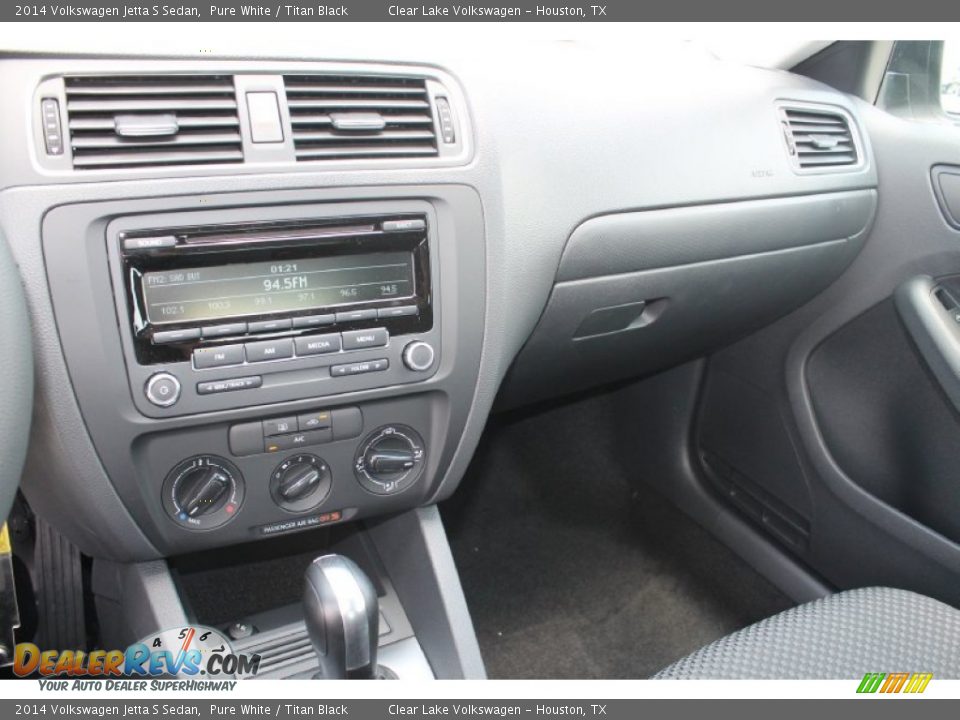 2014 Volkswagen Jetta S Sedan Pure White / Titan Black Photo #11