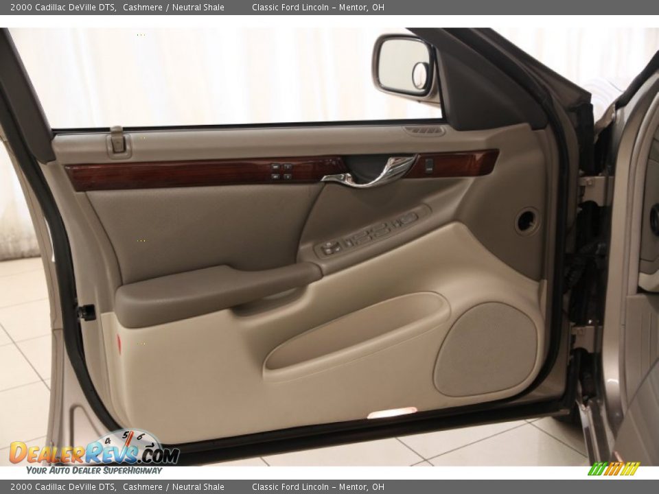 Door Panel of 2000 Cadillac DeVille DTS Photo #4