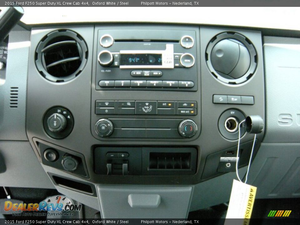 2015 Ford F250 Super Duty XL Crew Cab 4x4 Oxford White / Steel Photo #28