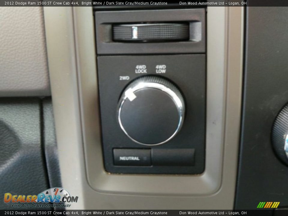 2012 Dodge Ram 1500 ST Crew Cab 4x4 Bright White / Dark Slate Gray/Medium Graystone Photo #26