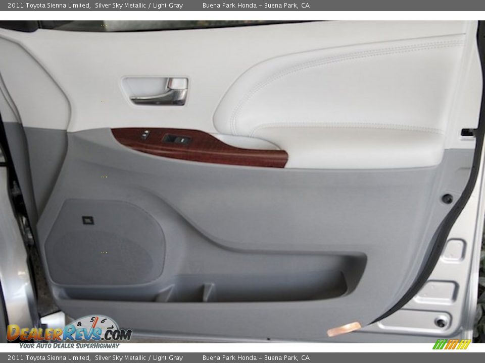 2011 Toyota Sienna Limited Silver Sky Metallic / Light Gray Photo #36