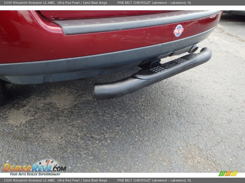 2006 Mitsubishi Endeavor LS AWD Ultra Red Pearl / Sand Blast Beige Photo #9