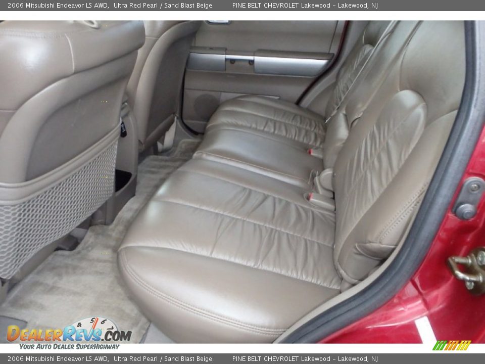 2006 Mitsubishi Endeavor LS AWD Ultra Red Pearl / Sand Blast Beige Photo #12