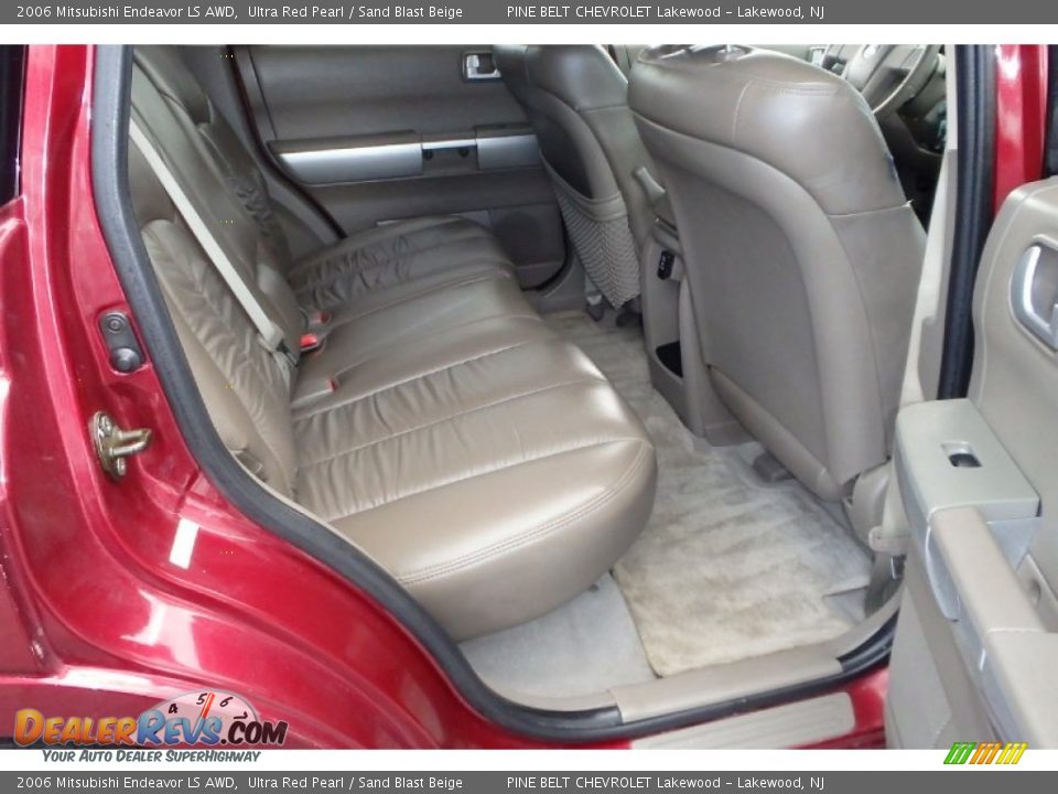 2006 Mitsubishi Endeavor LS AWD Ultra Red Pearl / Sand Blast Beige Photo #13