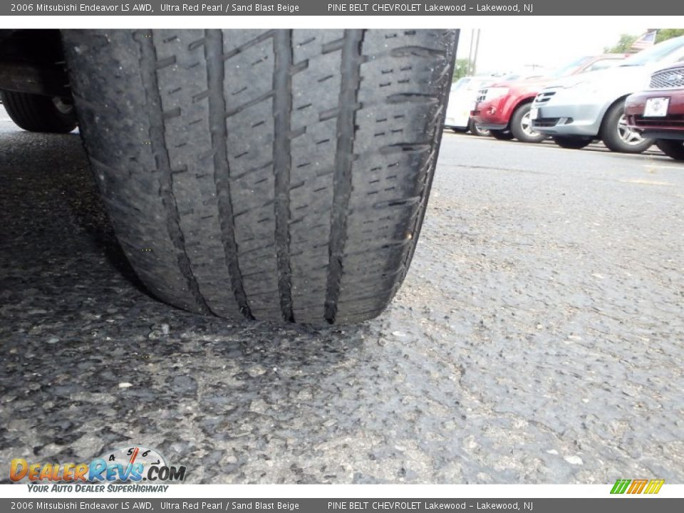 2006 Mitsubishi Endeavor LS AWD Ultra Red Pearl / Sand Blast Beige Photo #20