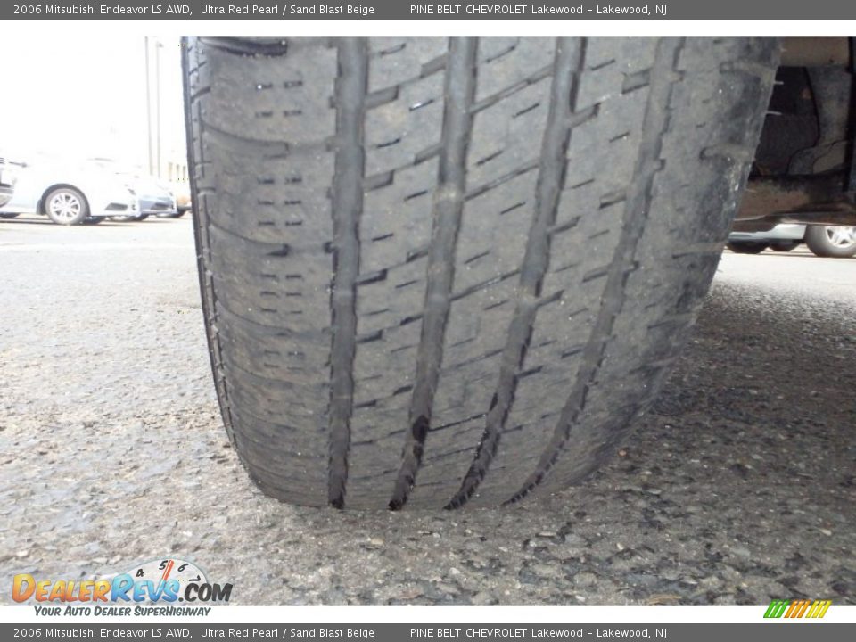 2006 Mitsubishi Endeavor LS AWD Ultra Red Pearl / Sand Blast Beige Photo #21