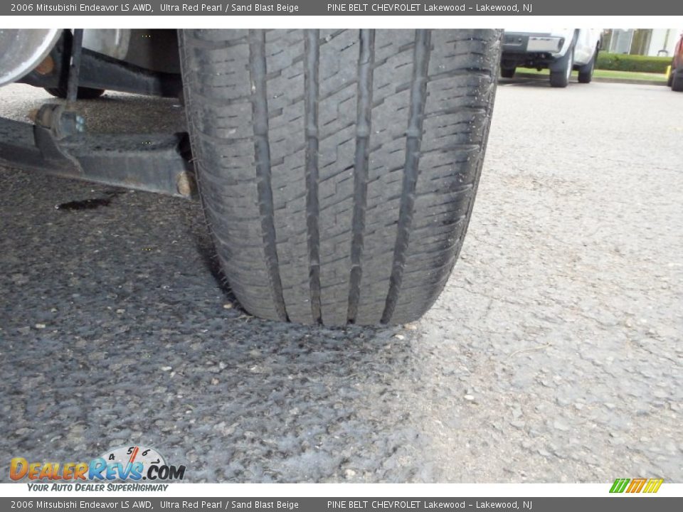 2006 Mitsubishi Endeavor LS AWD Ultra Red Pearl / Sand Blast Beige Photo #22