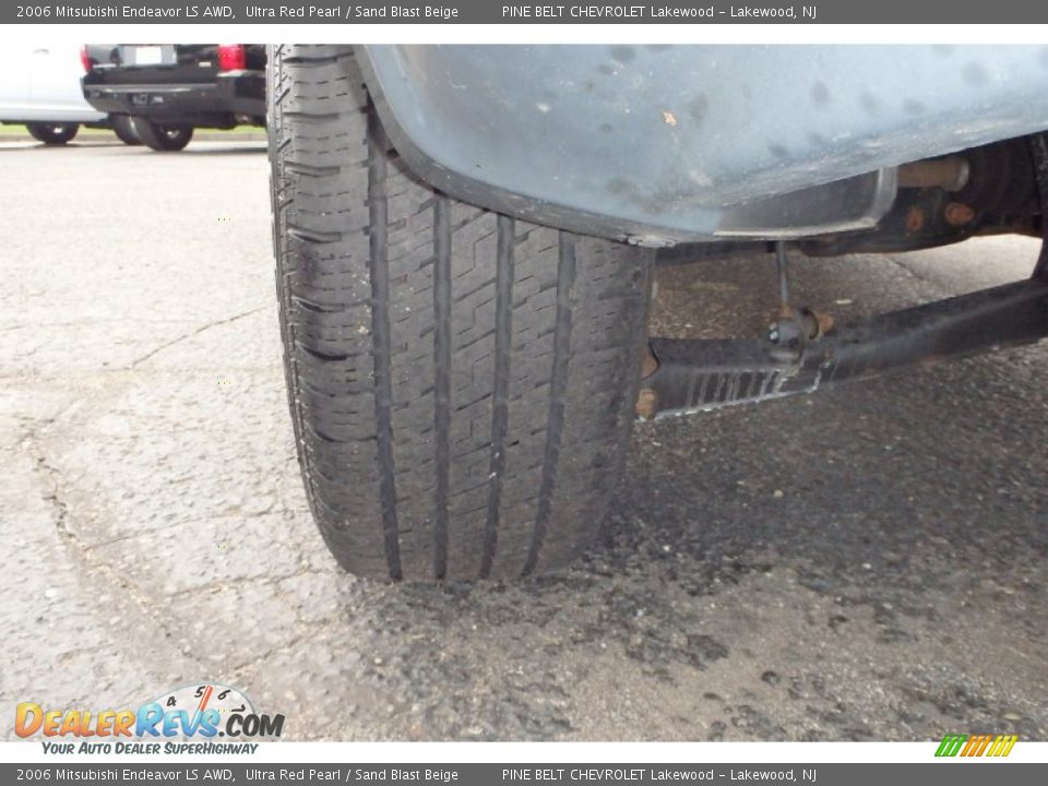 2006 Mitsubishi Endeavor LS AWD Ultra Red Pearl / Sand Blast Beige Photo #23