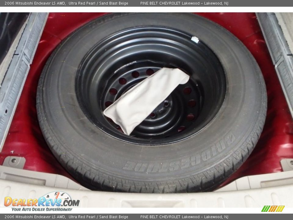 2006 Mitsubishi Endeavor LS AWD Ultra Red Pearl / Sand Blast Beige Photo #25