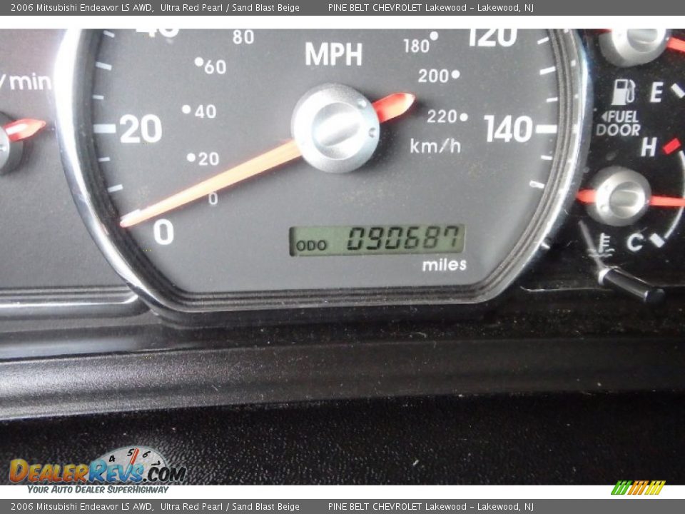 2006 Mitsubishi Endeavor LS AWD Ultra Red Pearl / Sand Blast Beige Photo #26