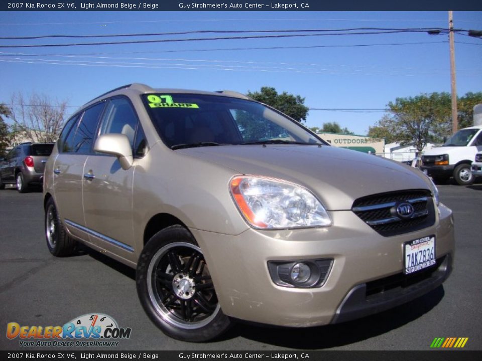 2007 Kia Rondo EX V6 Light Almond Beige / Beige Photo #1