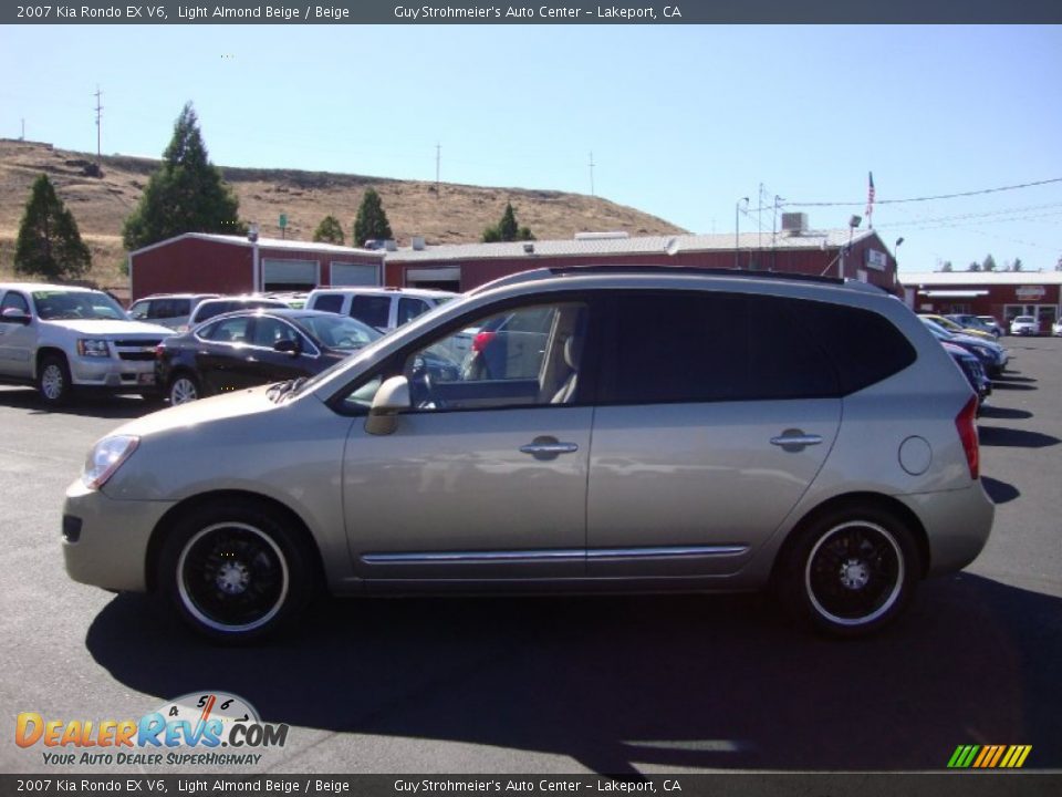 2007 Kia Rondo EX V6 Light Almond Beige / Beige Photo #4