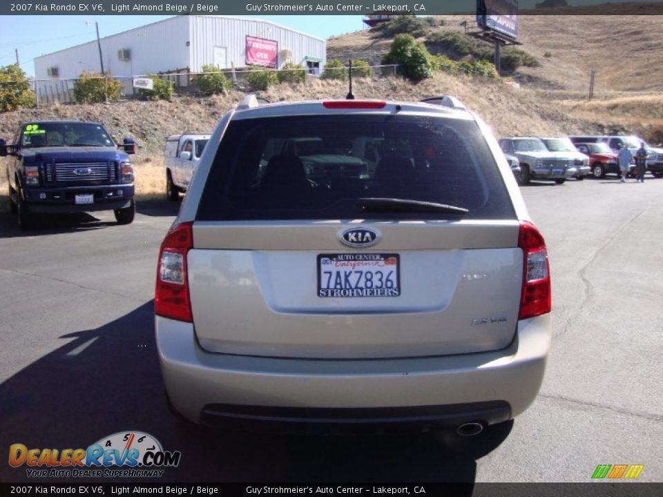 2007 Kia Rondo EX V6 Light Almond Beige / Beige Photo #6