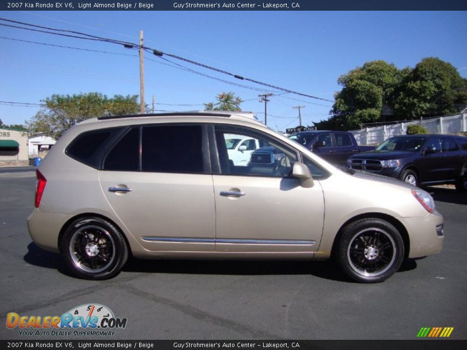 2007 Kia Rondo EX V6 Light Almond Beige / Beige Photo #8