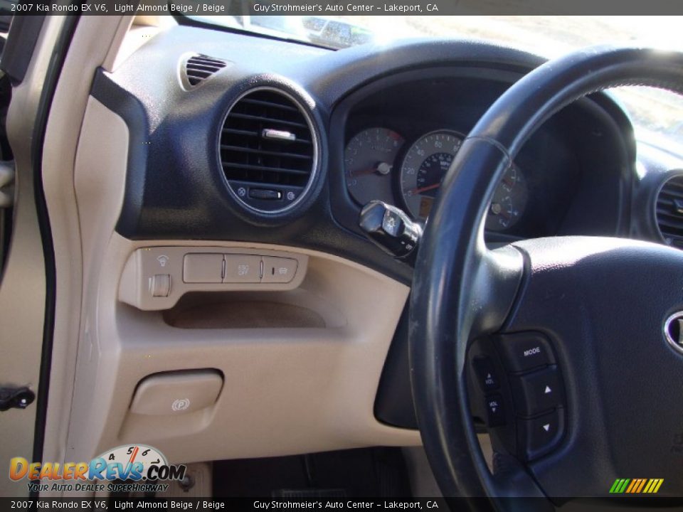 2007 Kia Rondo EX V6 Light Almond Beige / Beige Photo #11