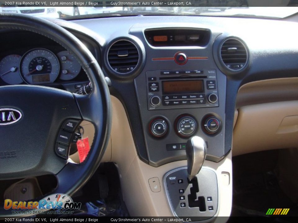 2007 Kia Rondo EX V6 Light Almond Beige / Beige Photo #14