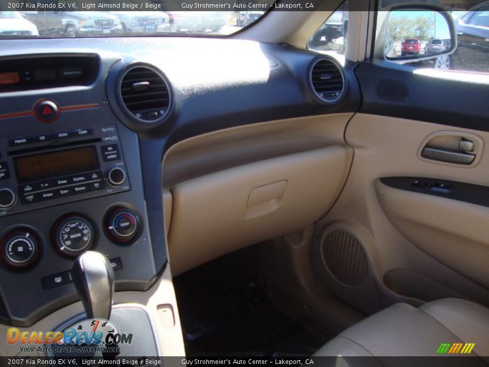 2007 Kia Rondo EX V6 Light Almond Beige / Beige Photo #15