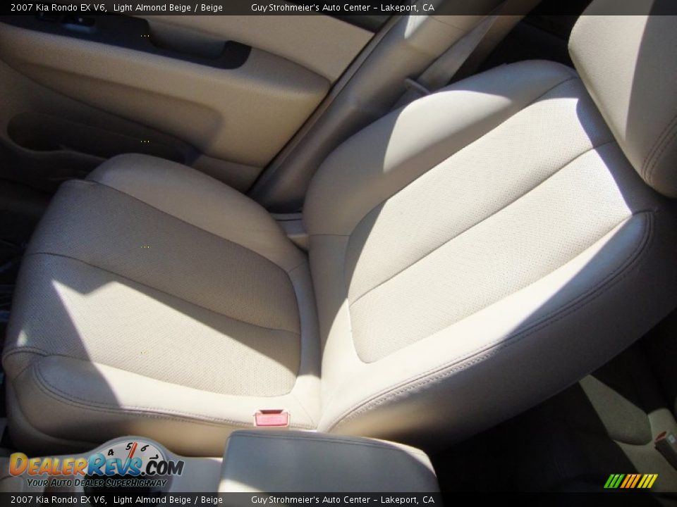 2007 Kia Rondo EX V6 Light Almond Beige / Beige Photo #17