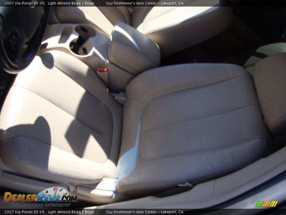 2007 Kia Rondo EX V6 Light Almond Beige / Beige Photo #19