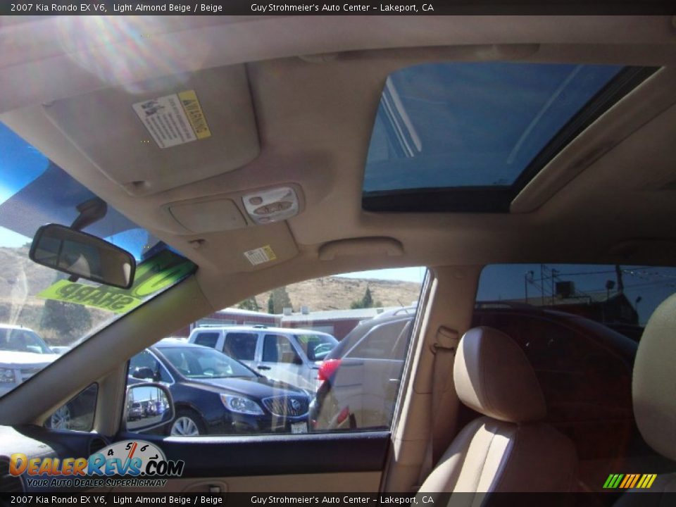 2007 Kia Rondo EX V6 Light Almond Beige / Beige Photo #20