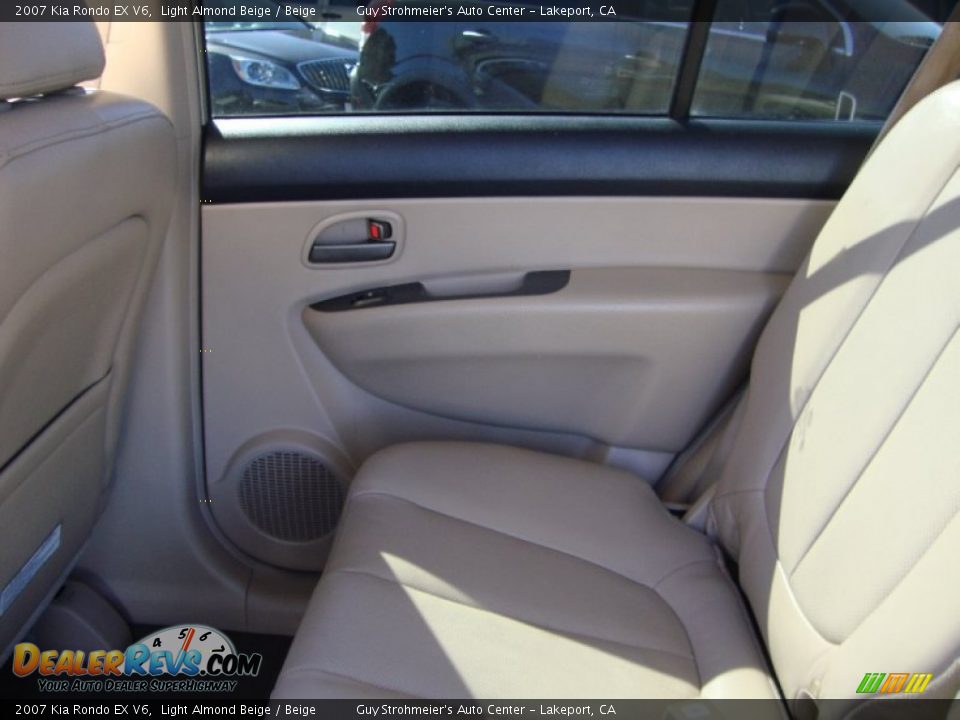 2007 Kia Rondo EX V6 Light Almond Beige / Beige Photo #21