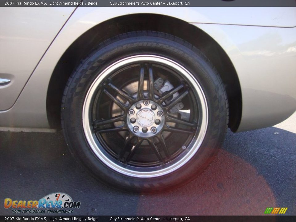 2007 Kia Rondo EX V6 Light Almond Beige / Beige Photo #25