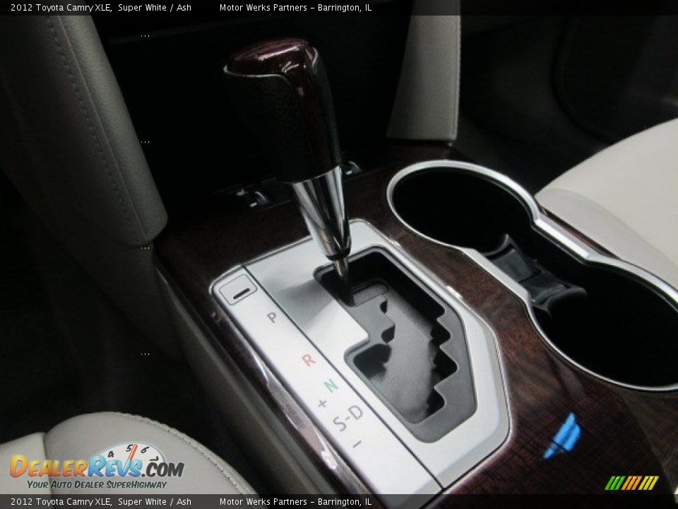 2012 Toyota Camry XLE Super White / Ash Photo #34
