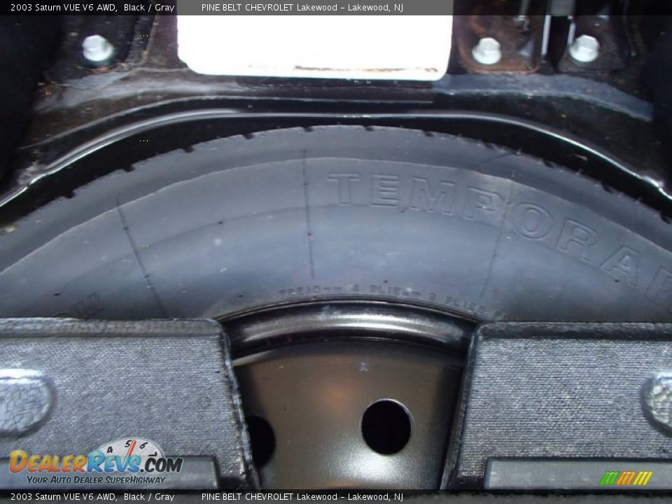 2003 Saturn VUE V6 AWD Black / Gray Photo #20