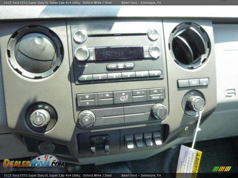 2015 Ford F350 Super Duty XL Super Cab 4x4 Utility Oxford White / Steel Photo #17