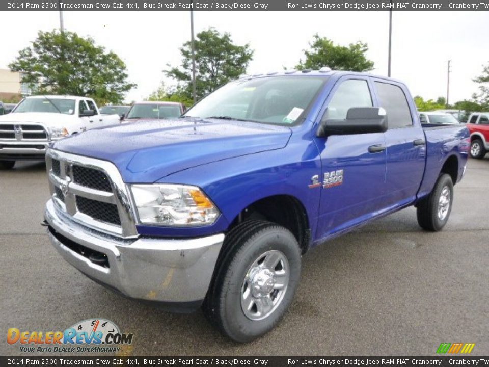 Front 3/4 View of 2014 Ram 2500 Tradesman Crew Cab 4x4 Photo #2