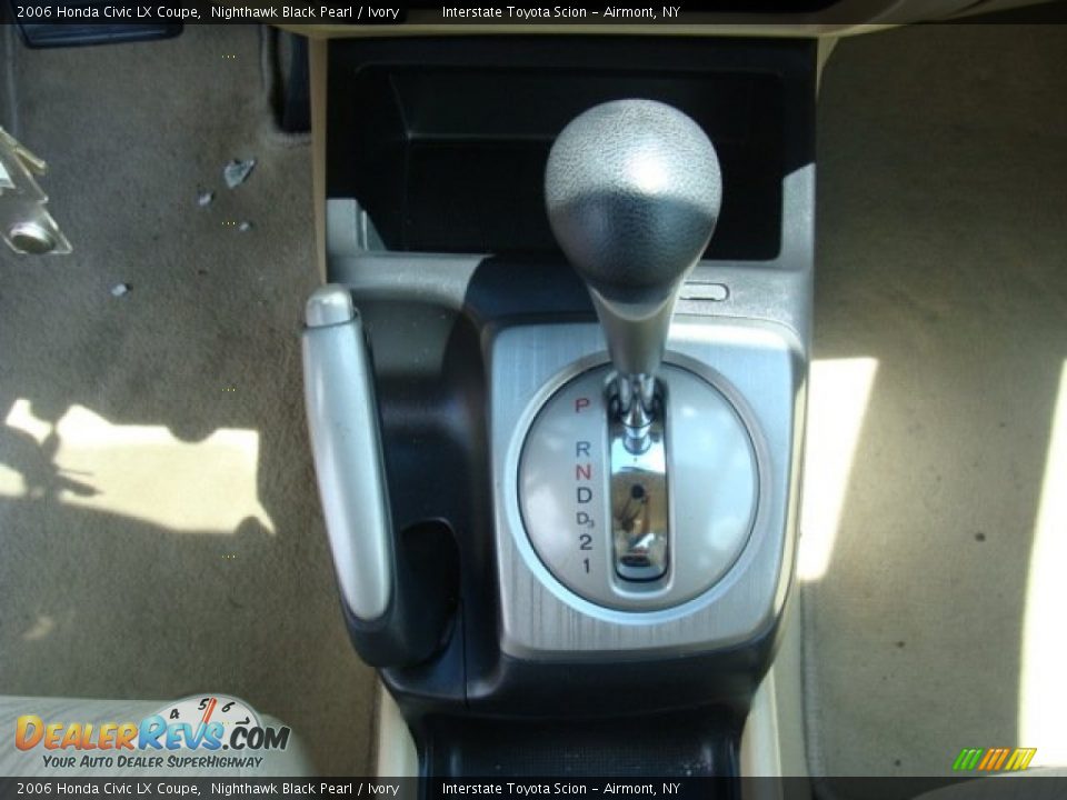 2006 Honda Civic LX Coupe Nighthawk Black Pearl / Ivory Photo #16