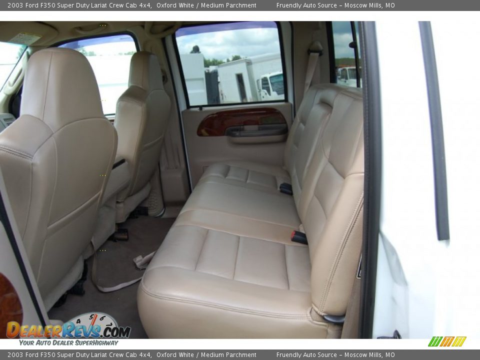 2003 Ford F350 Super Duty Lariat Crew Cab 4x4 Oxford White / Medium Parchment Photo #9
