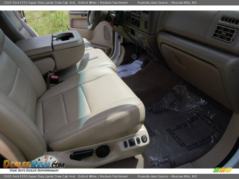 2003 Ford F350 Super Duty Lariat Crew Cab 4x4 Oxford White / Medium Parchment Photo #13