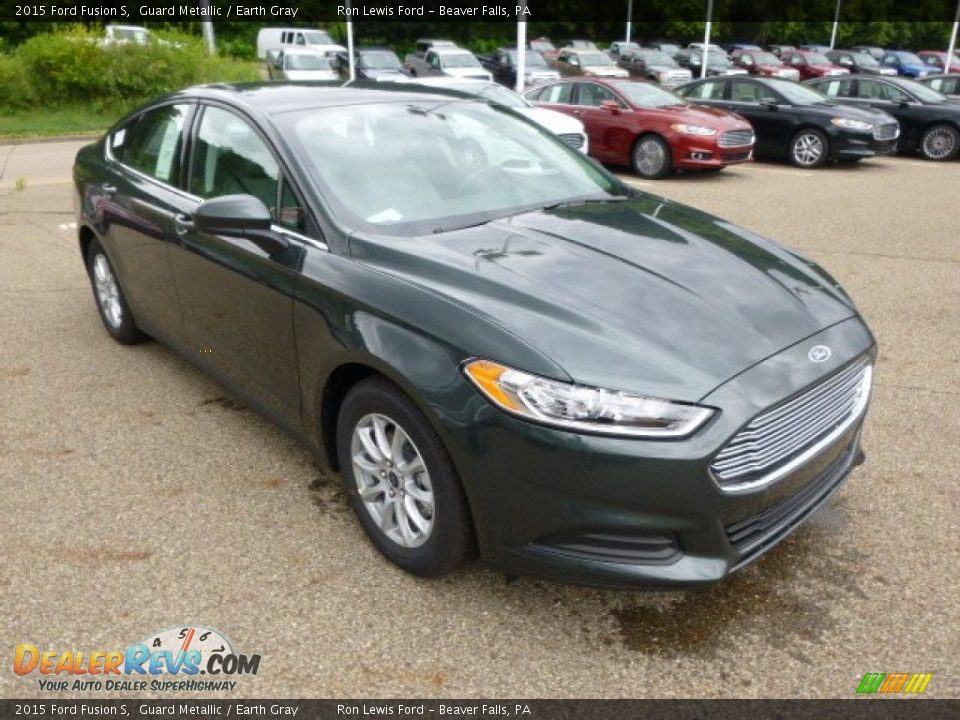 Front 3/4 View of 2015 Ford Fusion S Photo #2