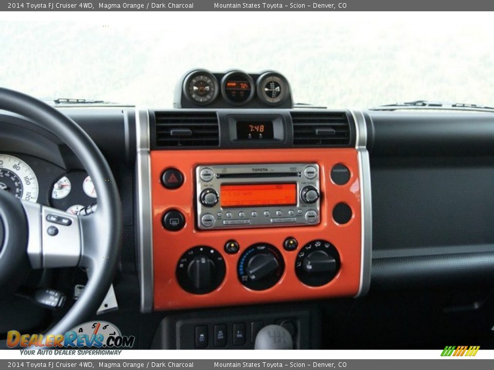 Controls of 2014 Toyota FJ Cruiser 4WD Photo #6
