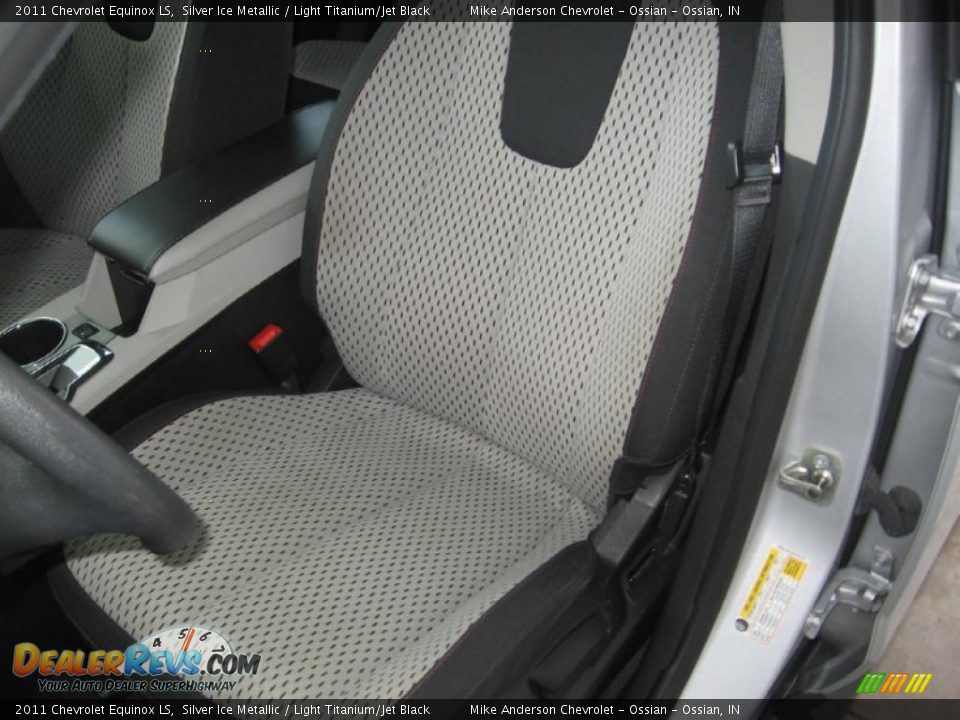 2011 Chevrolet Equinox LS Silver Ice Metallic / Light Titanium/Jet Black Photo #7