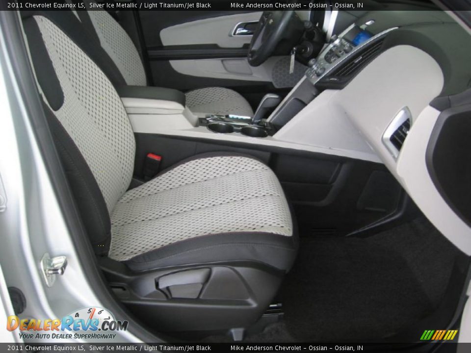 2011 Chevrolet Equinox LS Silver Ice Metallic / Light Titanium/Jet Black Photo #9