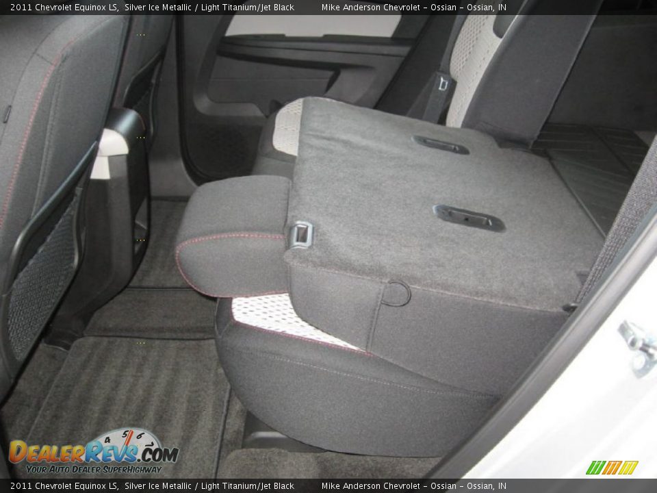 2011 Chevrolet Equinox LS Silver Ice Metallic / Light Titanium/Jet Black Photo #14
