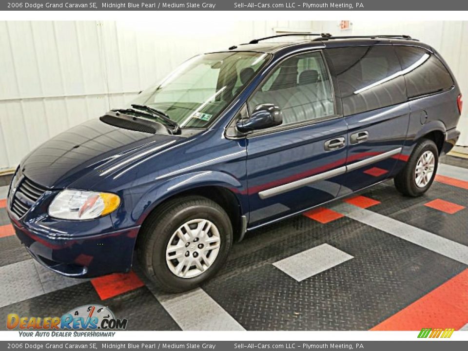 2006 Dodge Grand Caravan SE Midnight Blue Pearl / Medium Slate Gray Photo #2