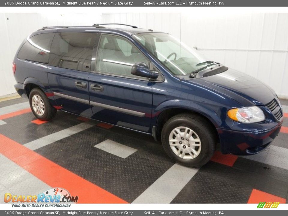 Front 3/4 View of 2006 Dodge Grand Caravan SE Photo #14