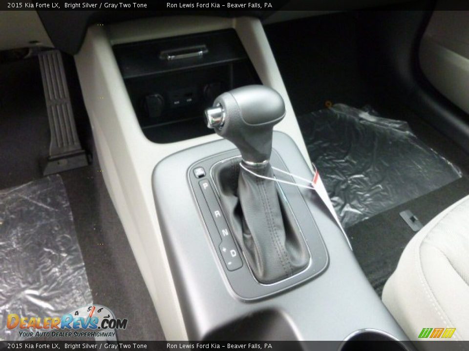 2015 Kia Forte LX Bright Silver / Gray Two Tone Photo #17