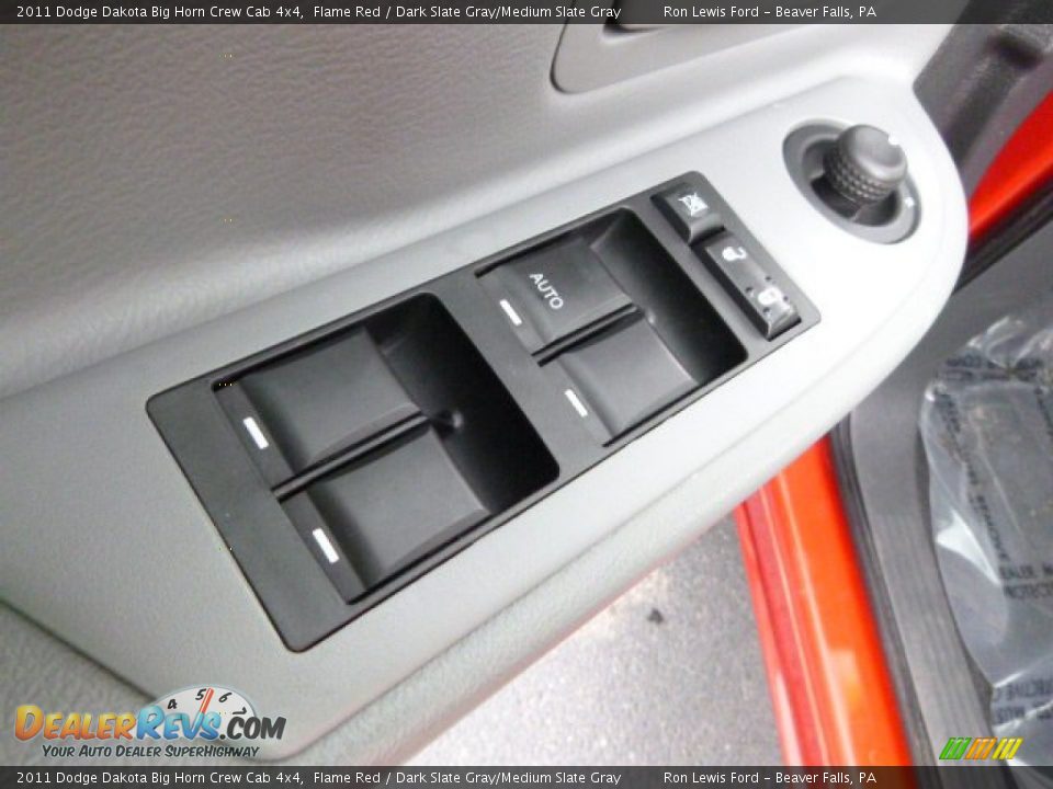2011 Dodge Dakota Big Horn Crew Cab 4x4 Flame Red / Dark Slate Gray/Medium Slate Gray Photo #14