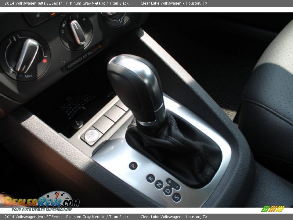 2014 Volkswagen Jetta SE Sedan Platinum Gray Metallic / Titan Black Photo #16